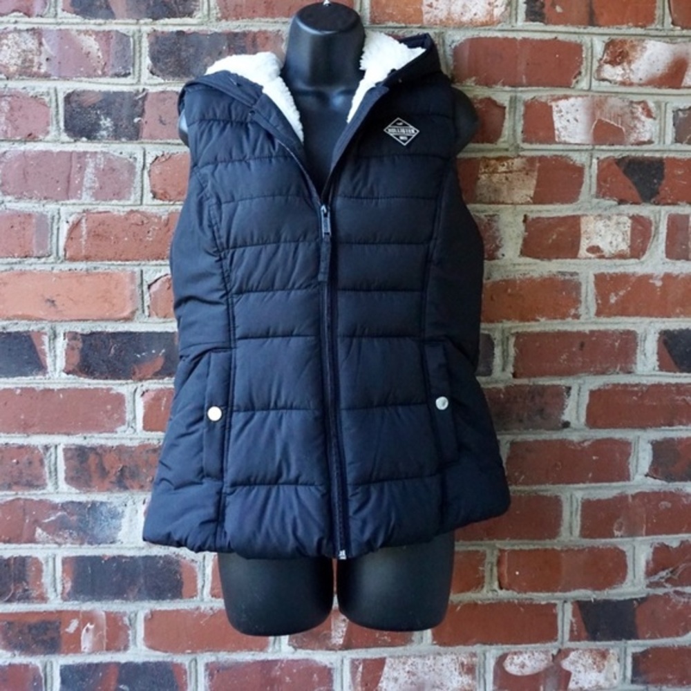 Hollister Puffer Vest in Black